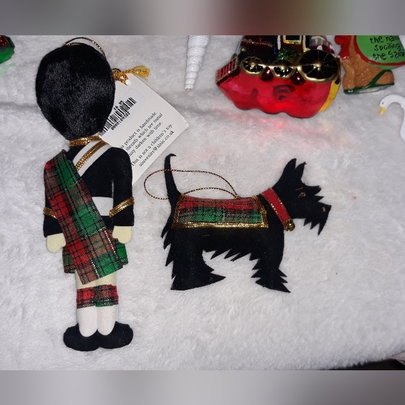 Saint Nicholas FELT QUEENS SCOTS GUARD & SCOTTISH TERRIER TARTAN KILT - Picture 2 of 5